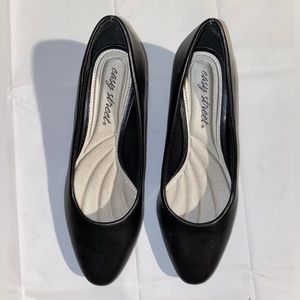 Easy Street Black heels Women’s Size 6